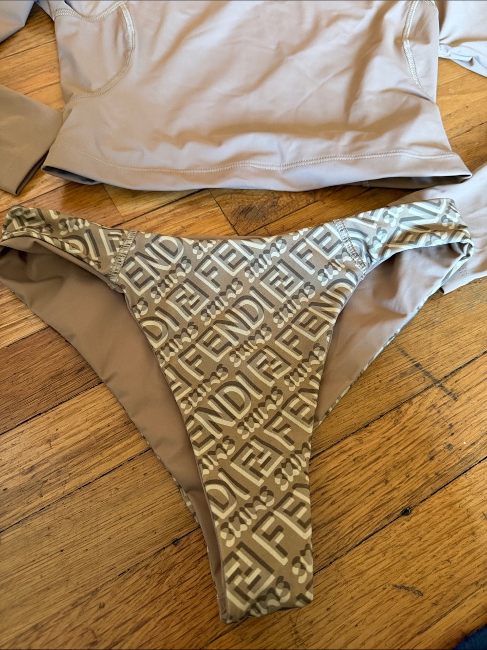 Fendi Skims Rashguard Bikini Set - Picture 9 of 9